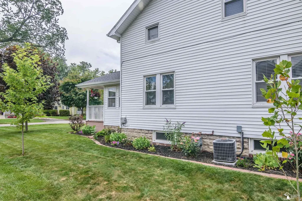 2042 Wilson Drive Erie Township MI 48133