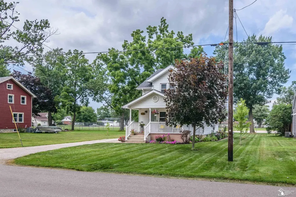 2042 Wilson Drive Erie Township MI 48133
