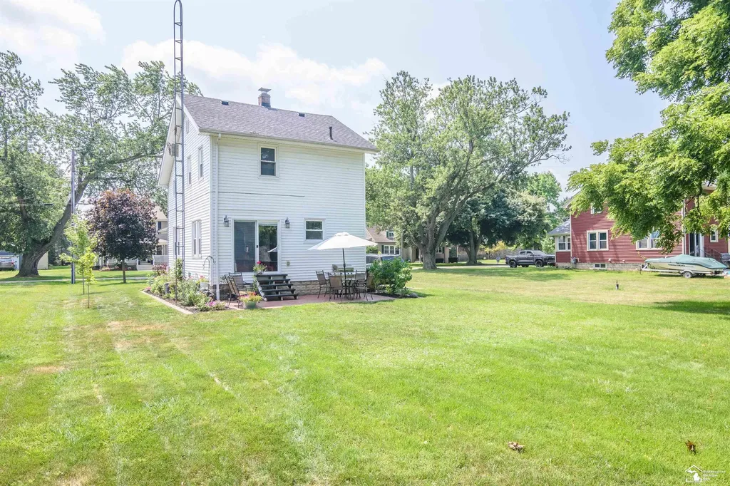 2042 Wilson Drive Erie Township MI 48133