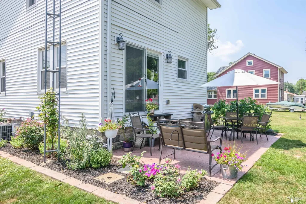 2042 Wilson Drive Erie Township MI 48133