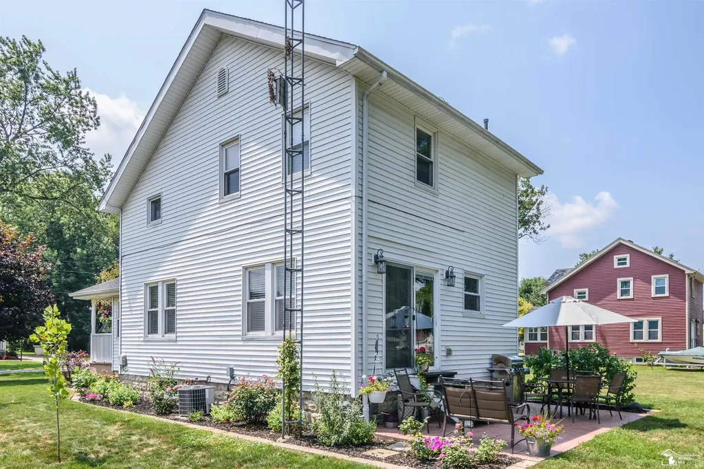2042 Wilson Drive Erie Township MI 48133