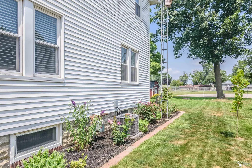 2042 Wilson Drive Erie Township MI 48133