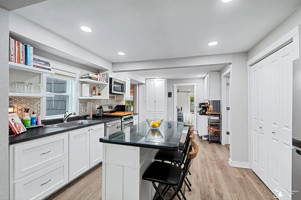 1811 Center Drive Bedford Township MI 48182