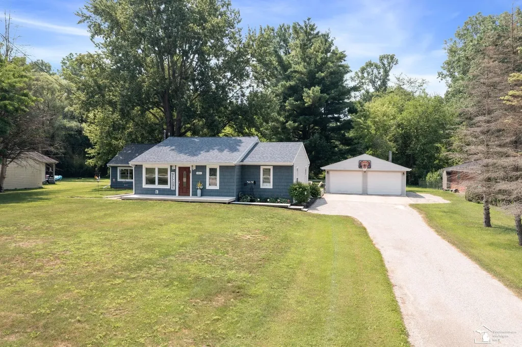 1811 Center Drive Bedford Township MI 48182