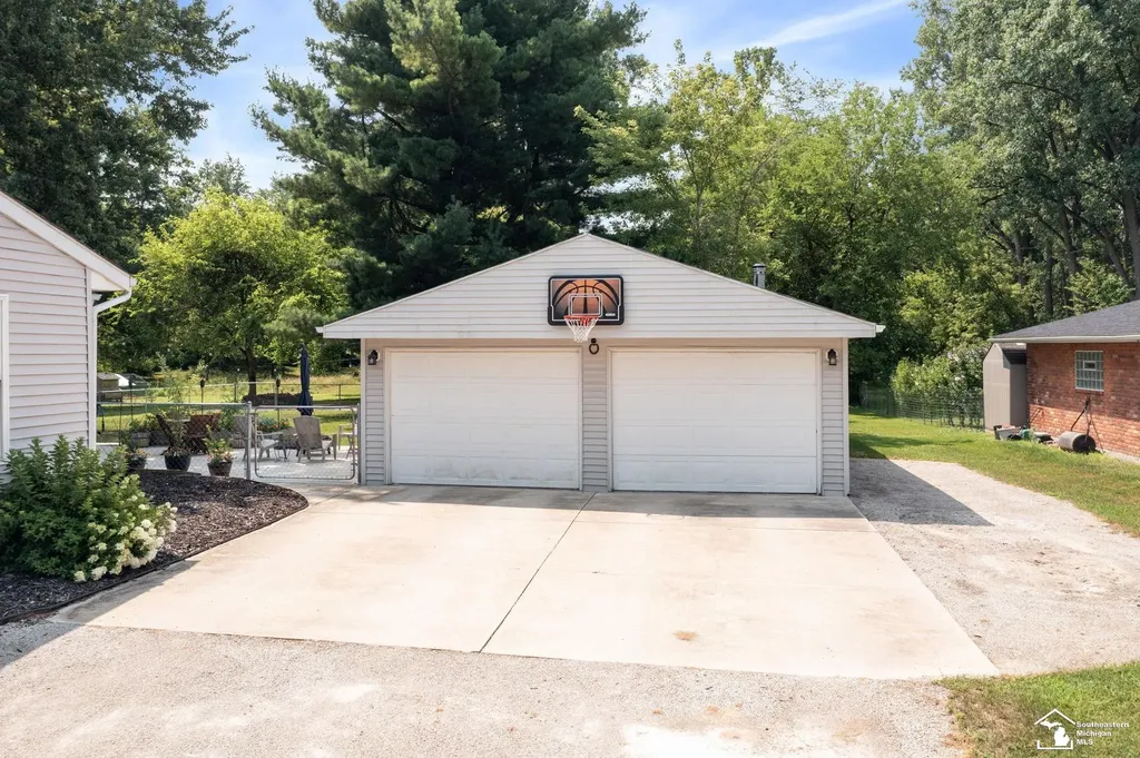 1811 Center Drive Bedford Township MI 48182