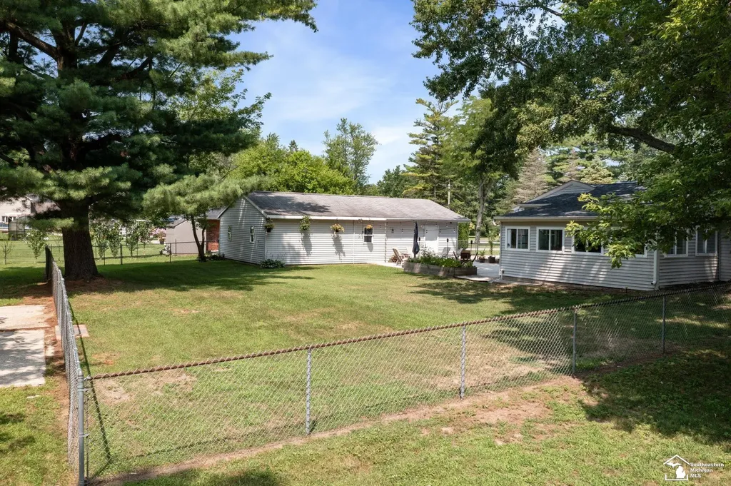1811 Center Drive Bedford Township MI 48182