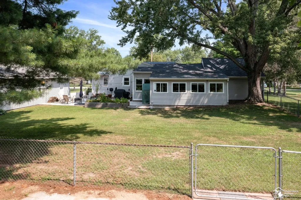 1811 Center Drive Bedford Township MI 48182