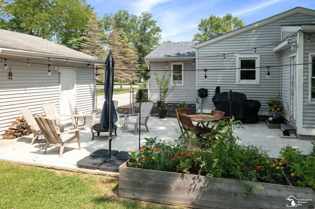 1811 Center Drive Bedford Township MI 48182