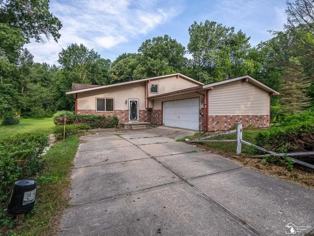 10191 Yensch Road London Township MI 48159