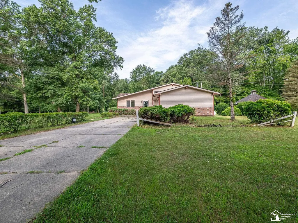 10191 Yensch Road London Township MI 48159