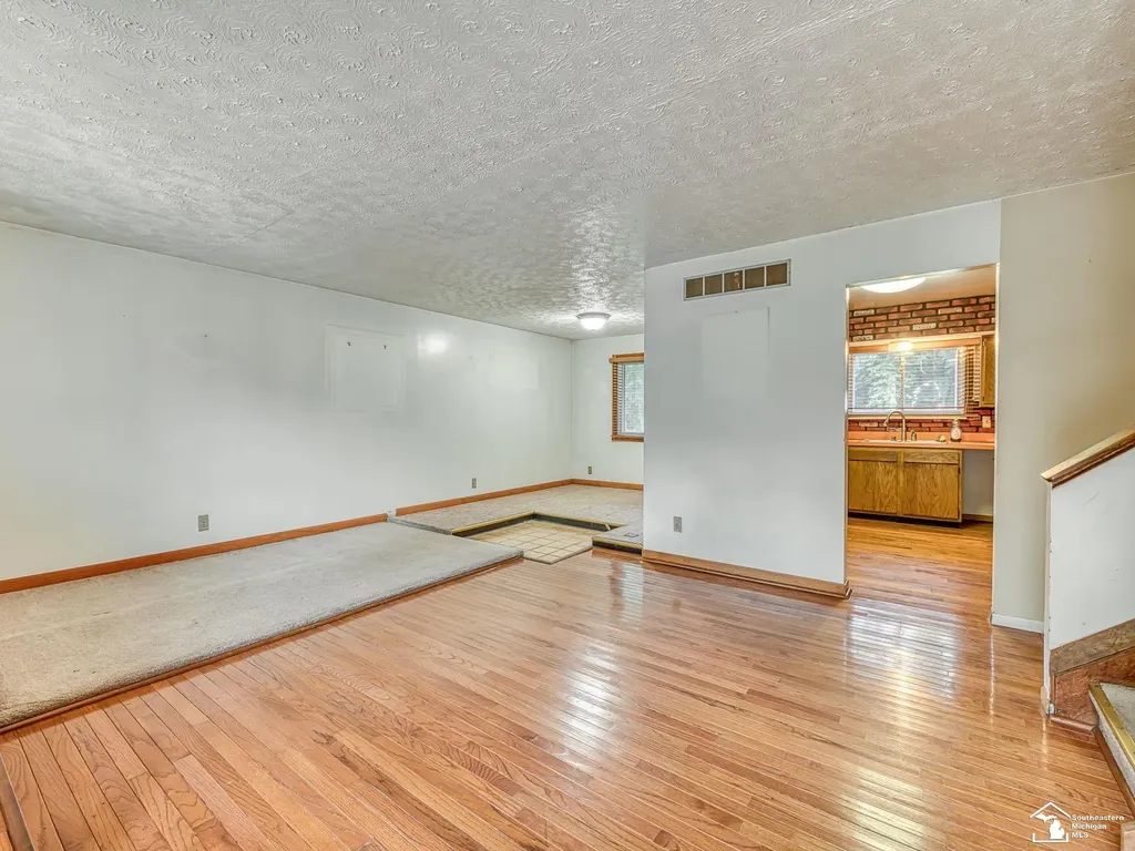 10191 Yensch Road London Township MI 48159