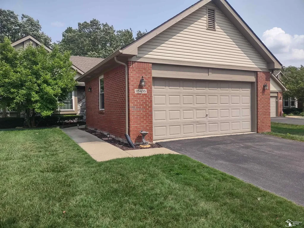 25435 Tara Lane Brownstown Charter Township MI 48134