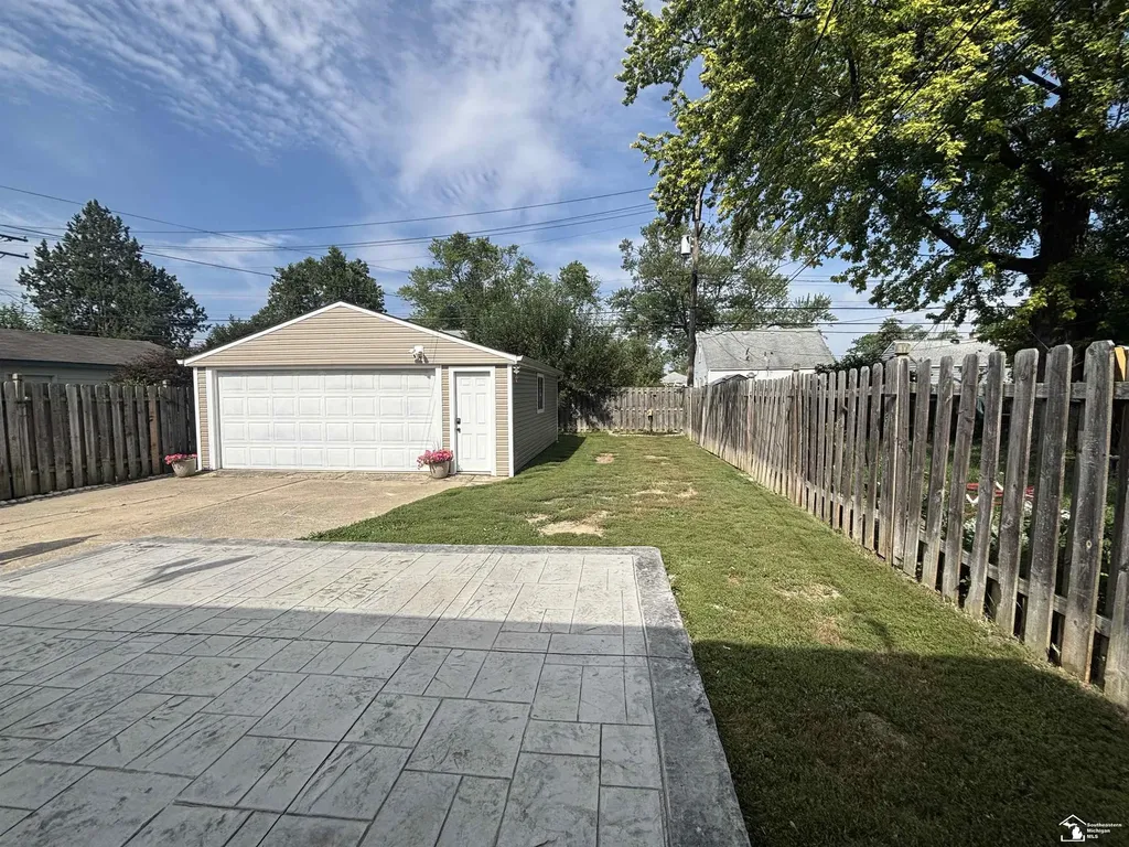 13506 Longtin Street Southgate City MI 48195