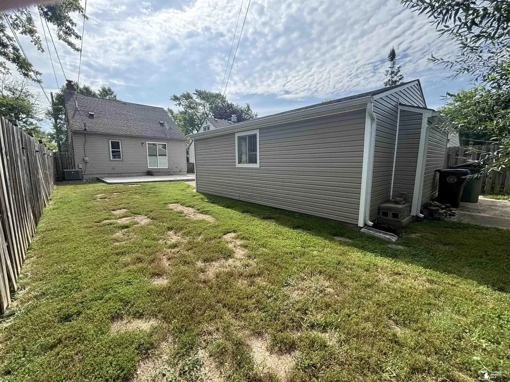 13506 Longtin Street Southgate City MI 48195