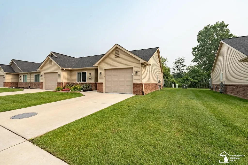 5106 Volterra Drive Monroe Charter Township MI 48161