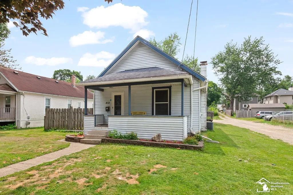 212 N Thompson Street Jackson City MI 49202