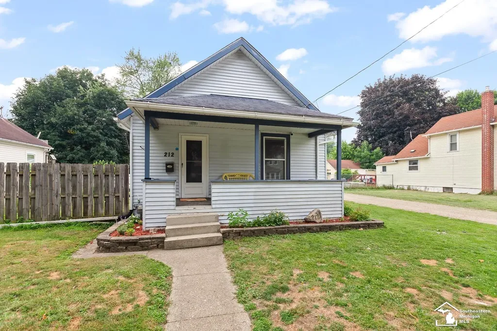 212 N Thompson Street Jackson City MI 49202