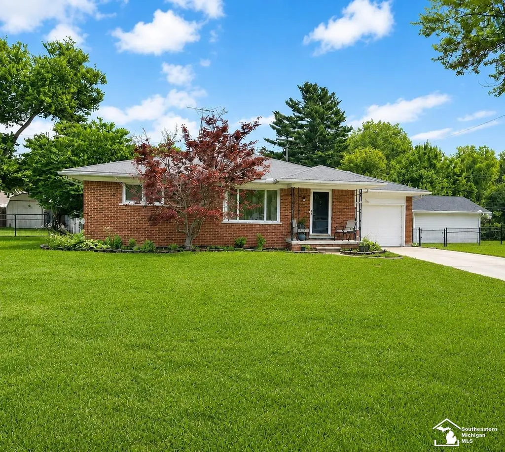 2071 Maplecrest Drive Ash Township MI 48117