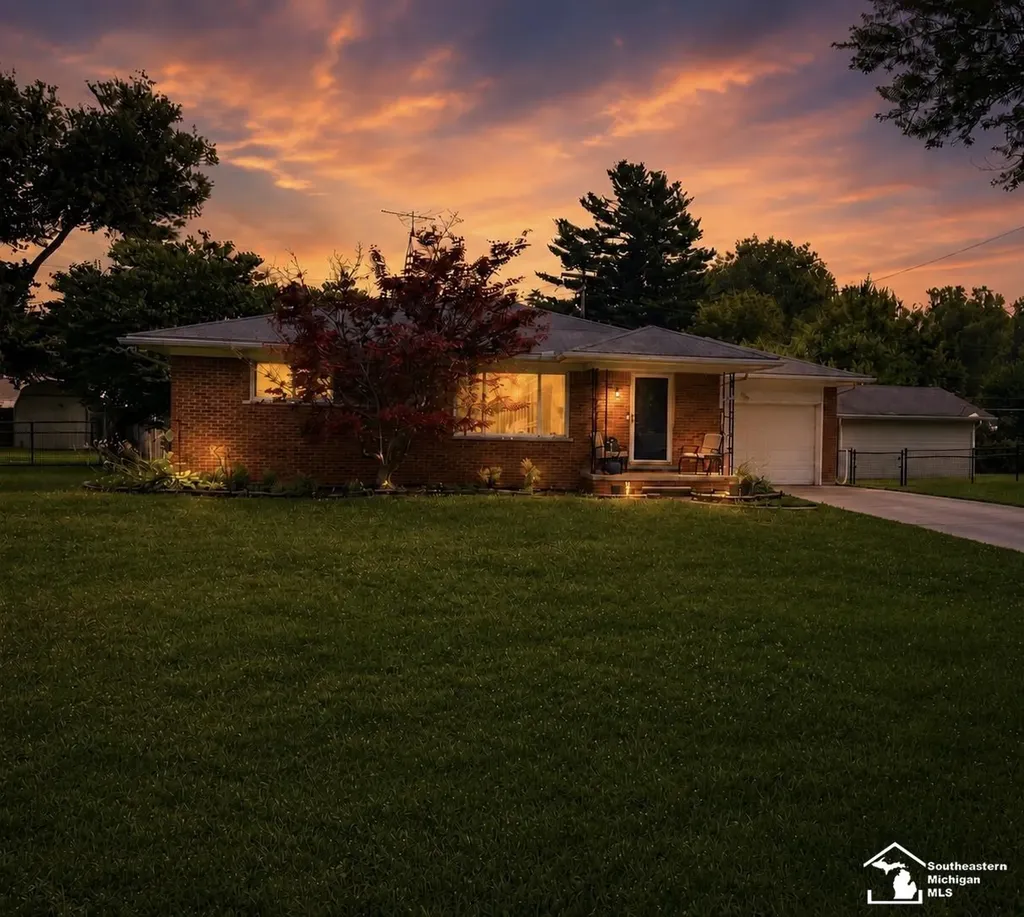 2071 Maplecrest Drive Ash Township MI 48117