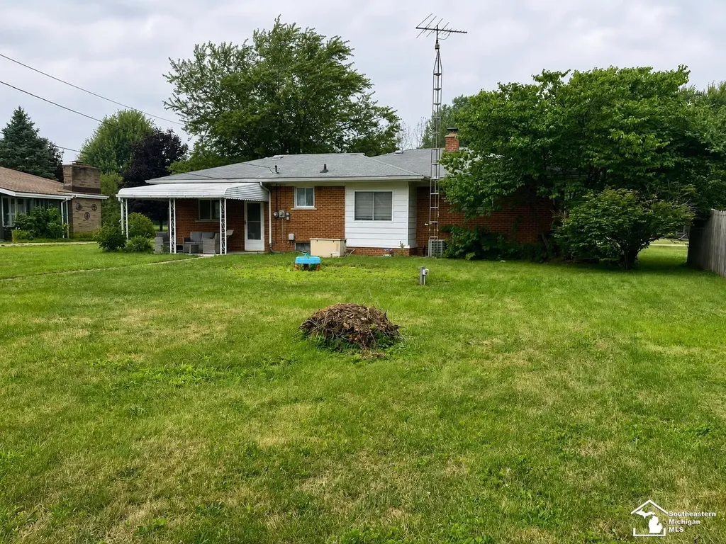 2071 Maplecrest Drive Ash Township MI 48117