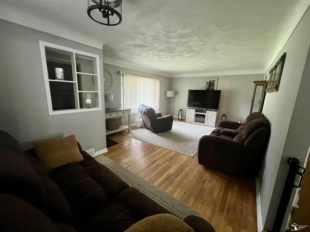 2071 Maplecrest Drive Ash Township MI 48117