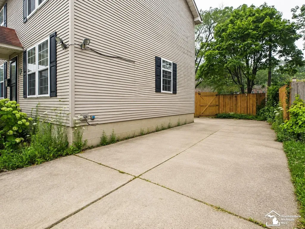 817 W 5th Street Monroe Charter Township MI 48161
