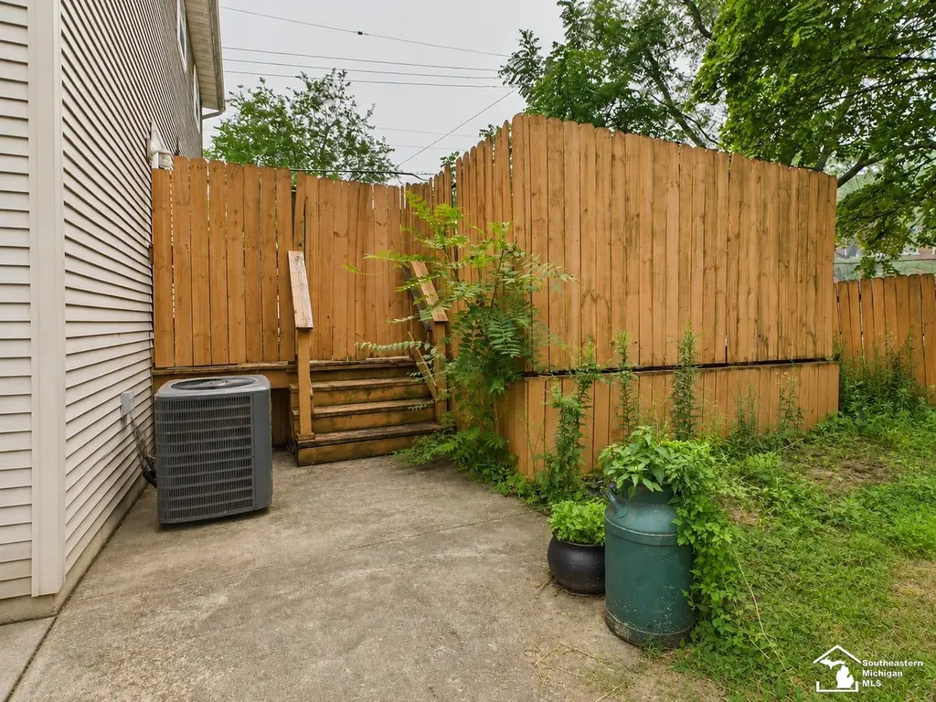 817 W 5th Street Monroe Charter Township MI 48161