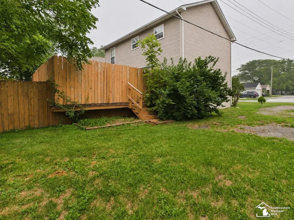 817 W 5th Street Monroe Charter Township MI 48161