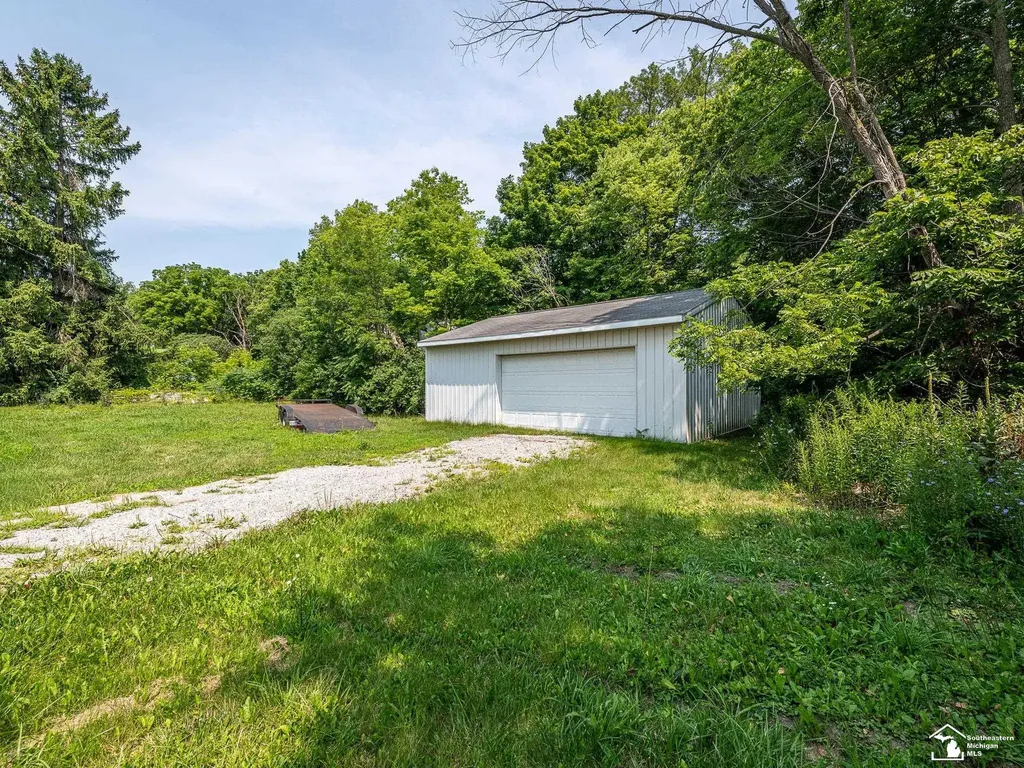 1606 Mooreville Road York Charter Township MI 48160