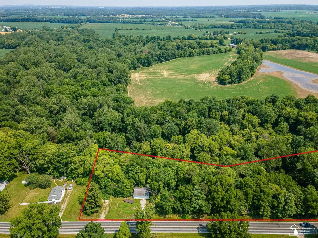 1606 Mooreville Road York Charter Township MI 48160