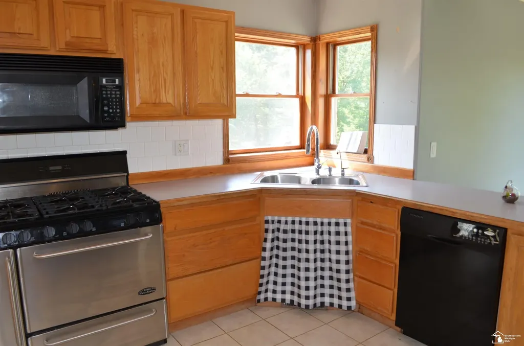 2977 Oakley Road Ingham Township MI 49285