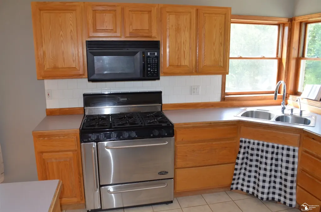 2977 Oakley Road Ingham Township MI 49285