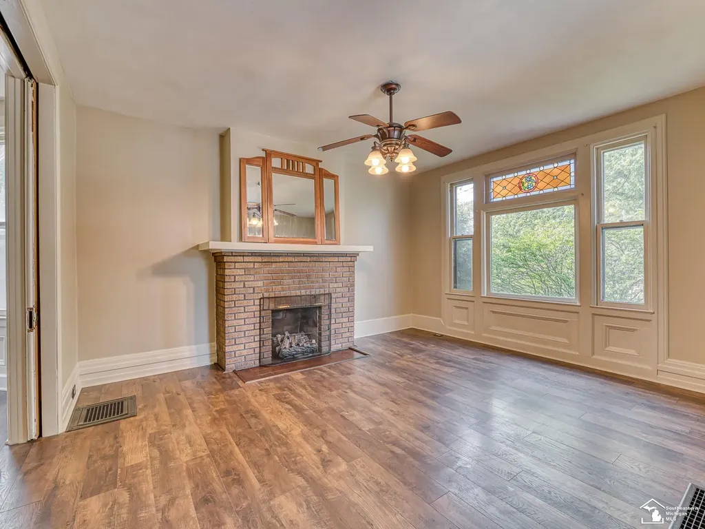 18 W Noble Avenue Monroe City MI 48162