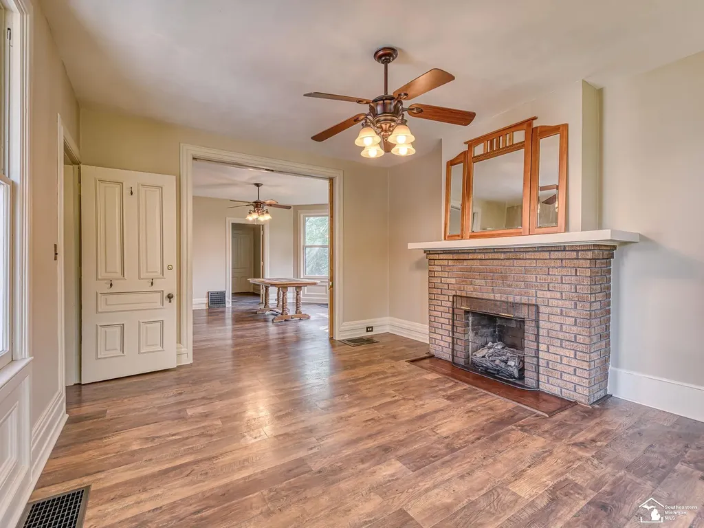 18 W Noble Avenue Monroe City MI 48162