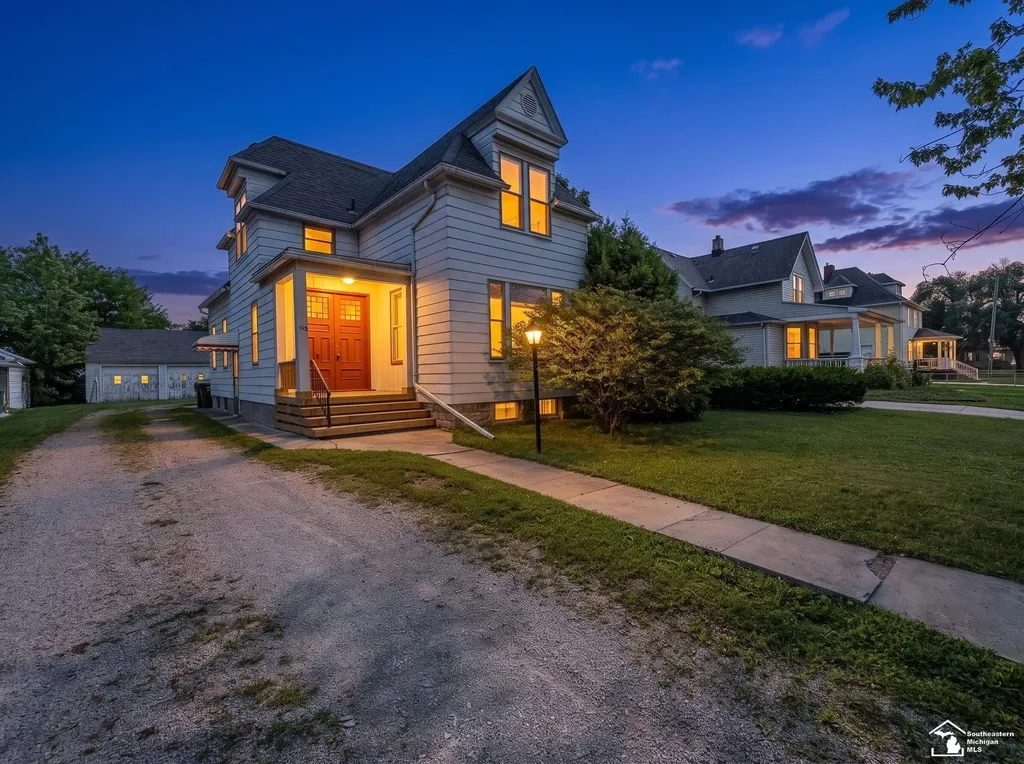 18 W Noble Avenue Monroe City MI 48162