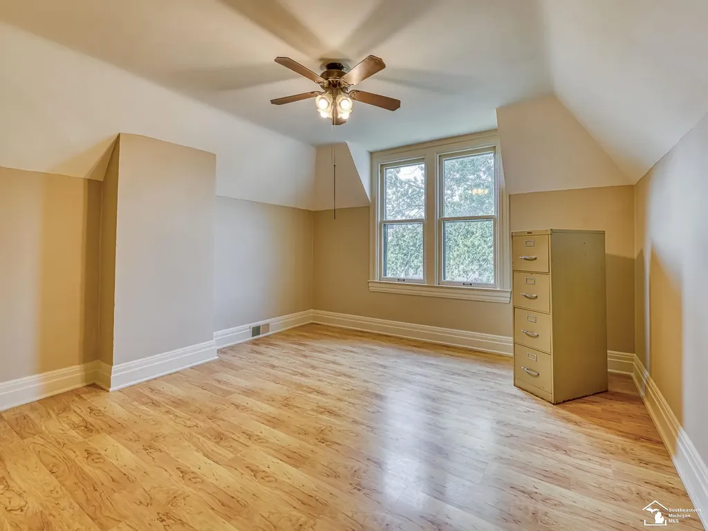 18 W Noble Avenue Monroe City MI 48162