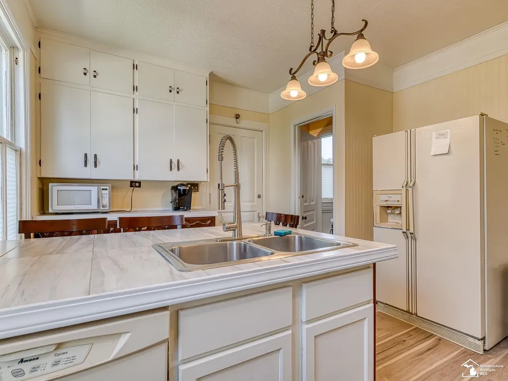 18 W Noble Avenue Monroe City MI 48162