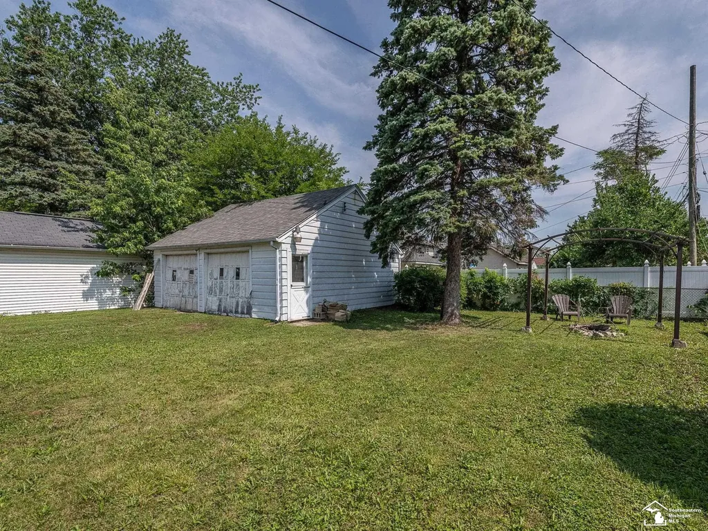18 W Noble Avenue Monroe City MI 48162