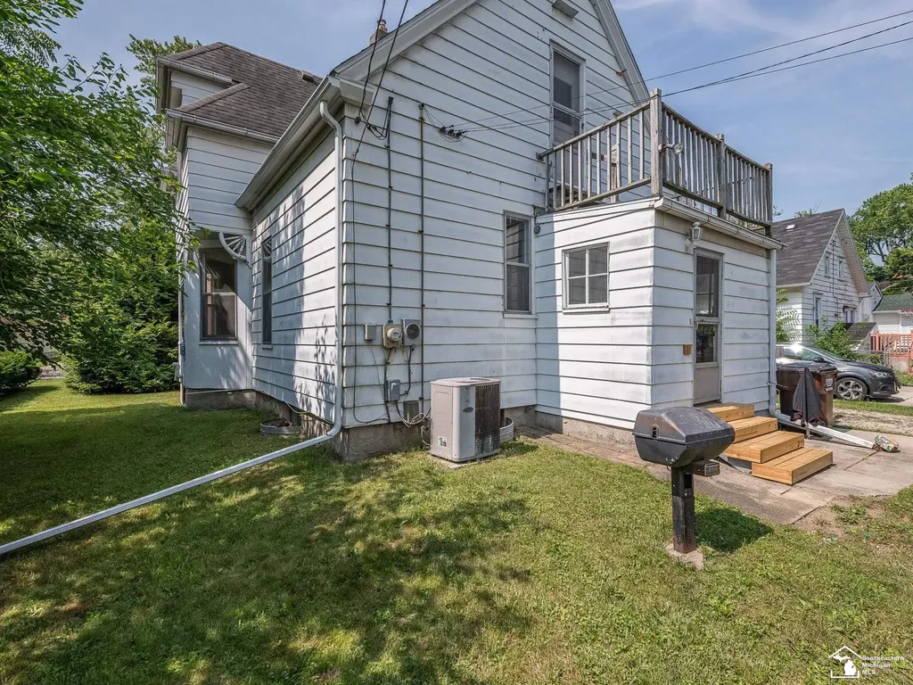 18 W Noble Avenue Monroe City MI 48162