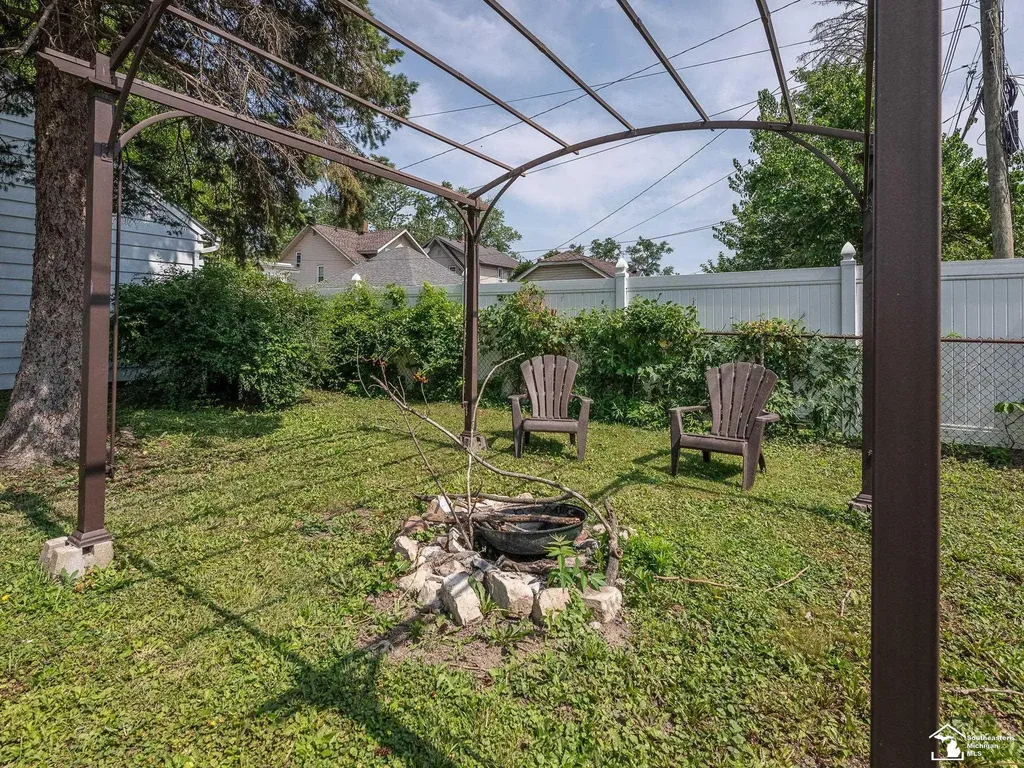 18 W Noble Avenue Monroe City MI 48162