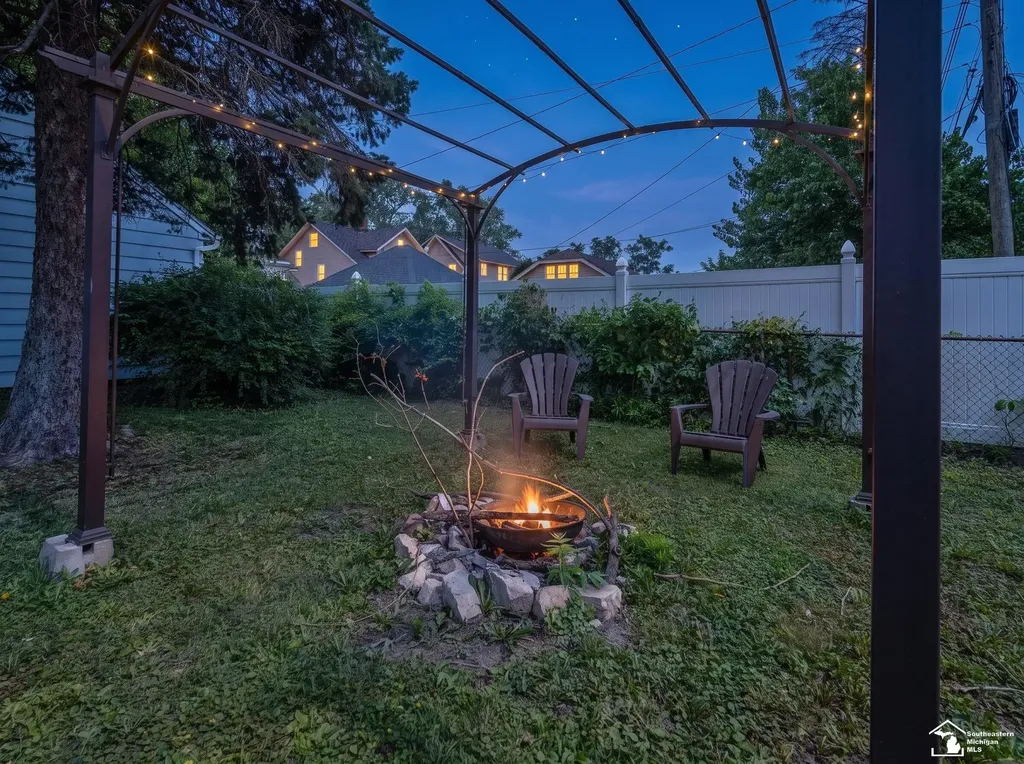 18 W Noble Avenue Monroe City MI 48162