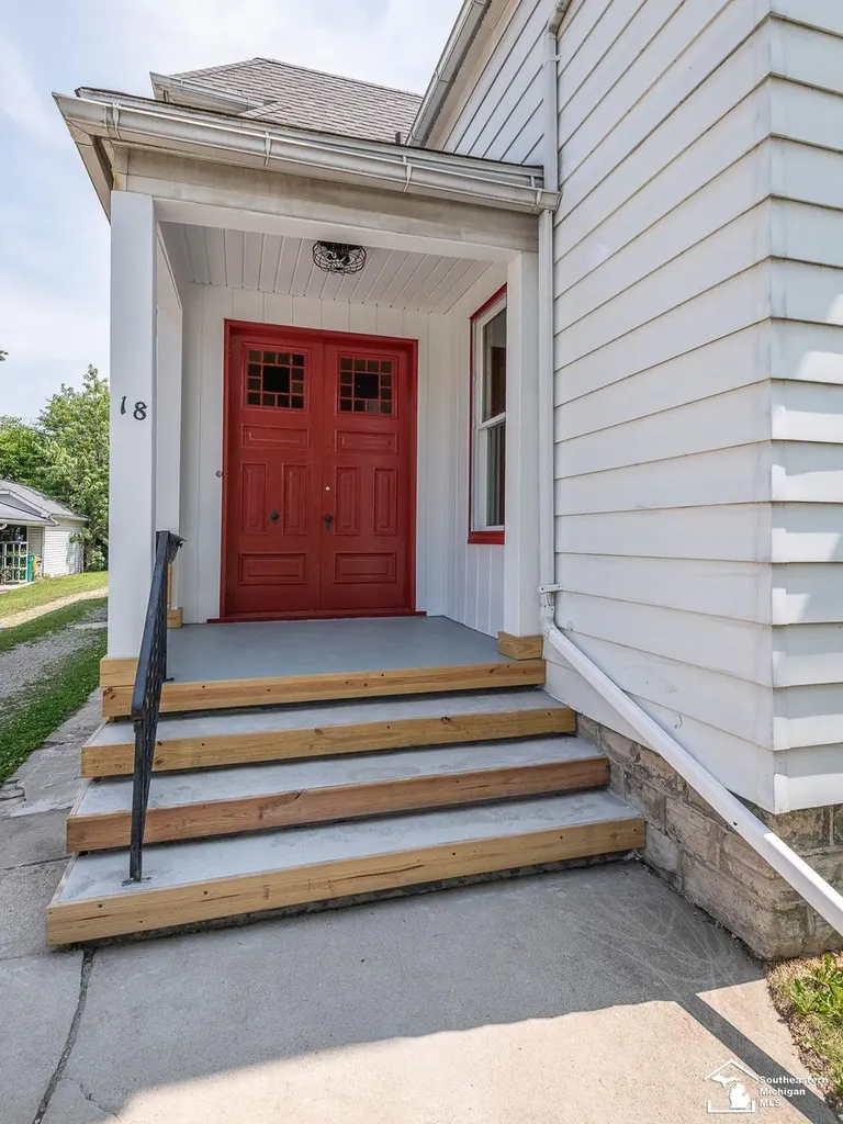 18 W Noble Avenue Monroe City MI 48162