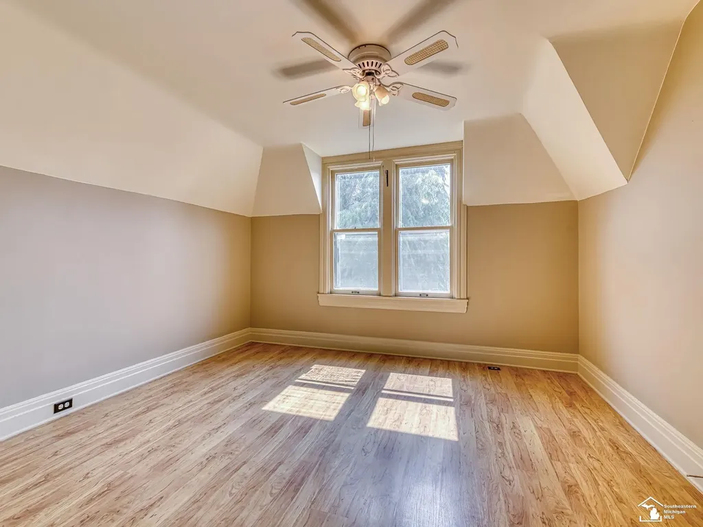 18 W Noble Avenue Monroe City MI 48162