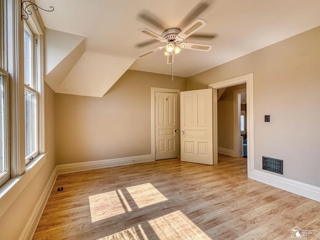 18 W Noble Avenue Monroe City MI 48162