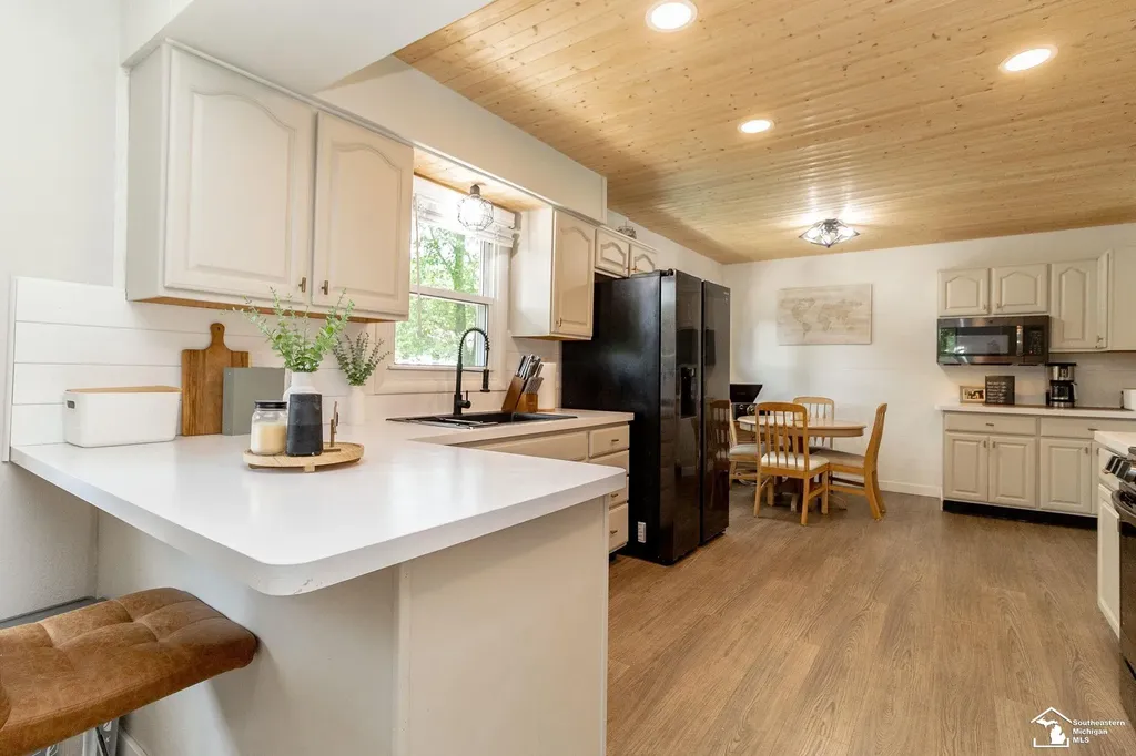 8413 Summerfield Road Bedford Township MI 48144