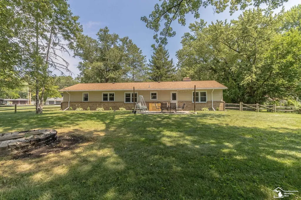 8413 Summerfield Road Bedford Township MI 48144
