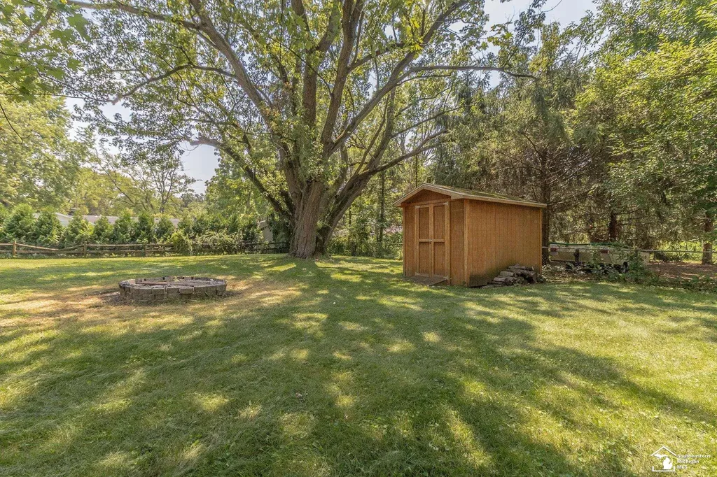 8413 Summerfield Road Bedford Township MI 48144