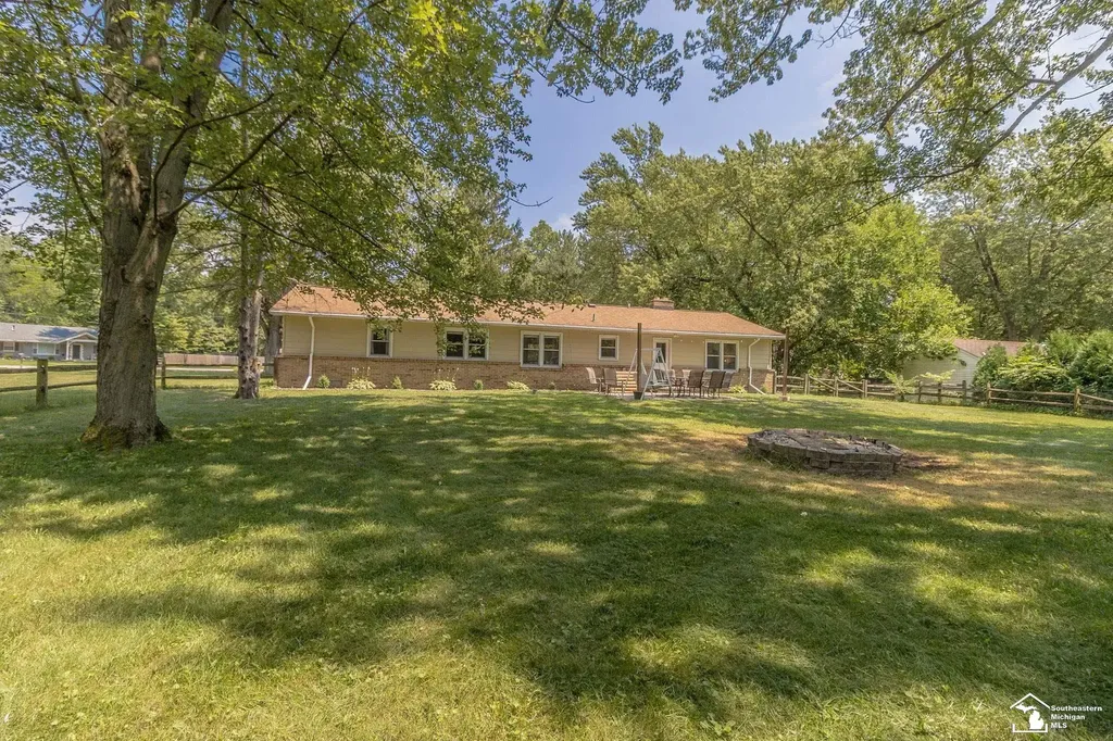 8413 Summerfield Road Bedford Township MI 48144