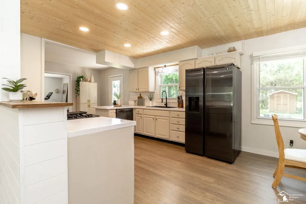 8413 Summerfield Road Bedford Township MI 48144