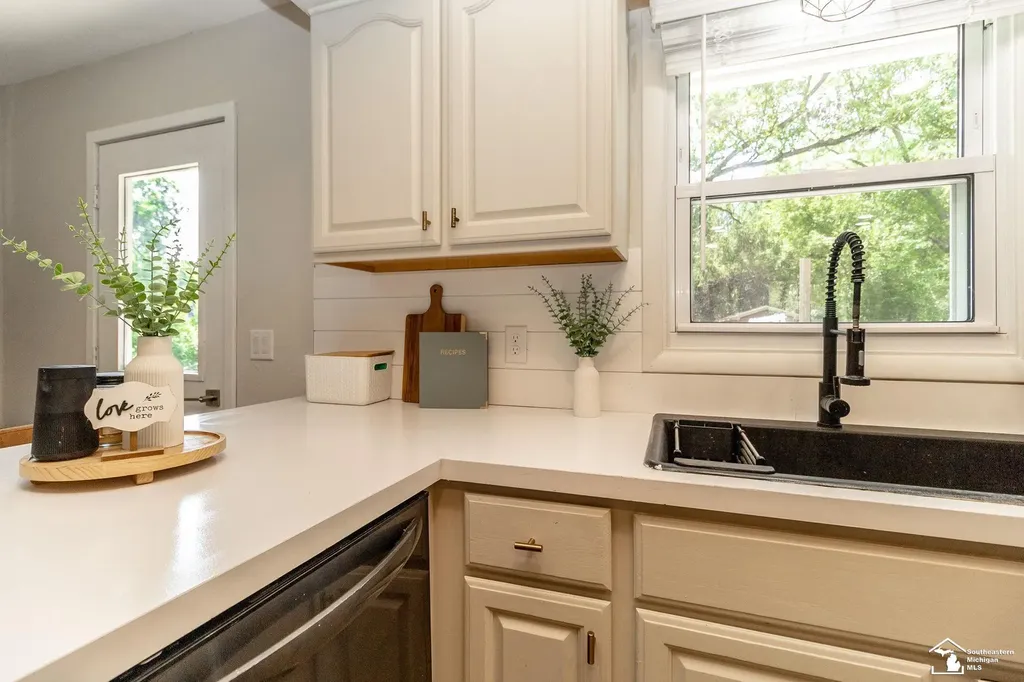 8413 Summerfield Road Bedford Township MI 48144
